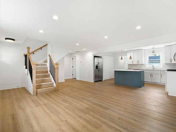 4th image of 7835 Massasoit Ave