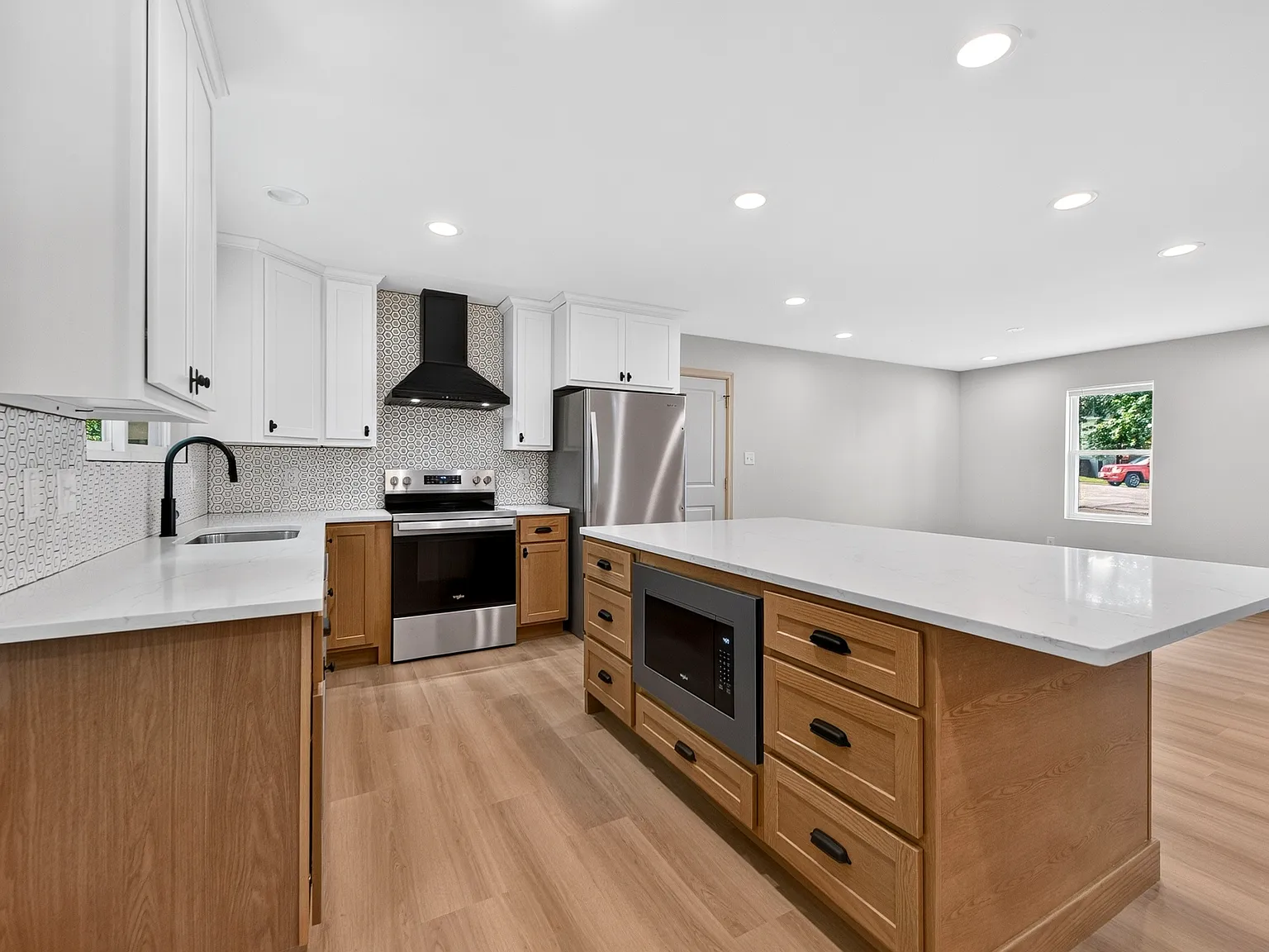 3 bed, 1248 sqft, $2,100 — Photo 4
