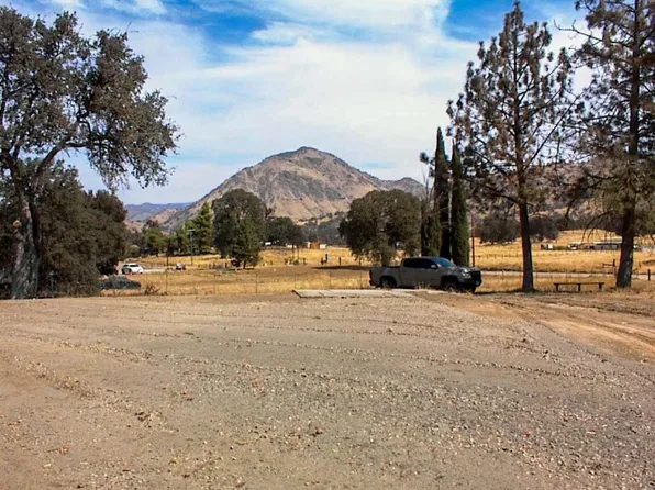 32351 Indian Guide Rd, Squaw Valley, CA 93675