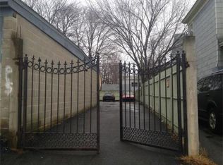 18 Phillips St, Lawrence, MA 01843