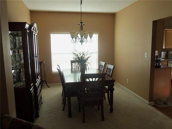 4th image of 16851 Cedar Creek Ln