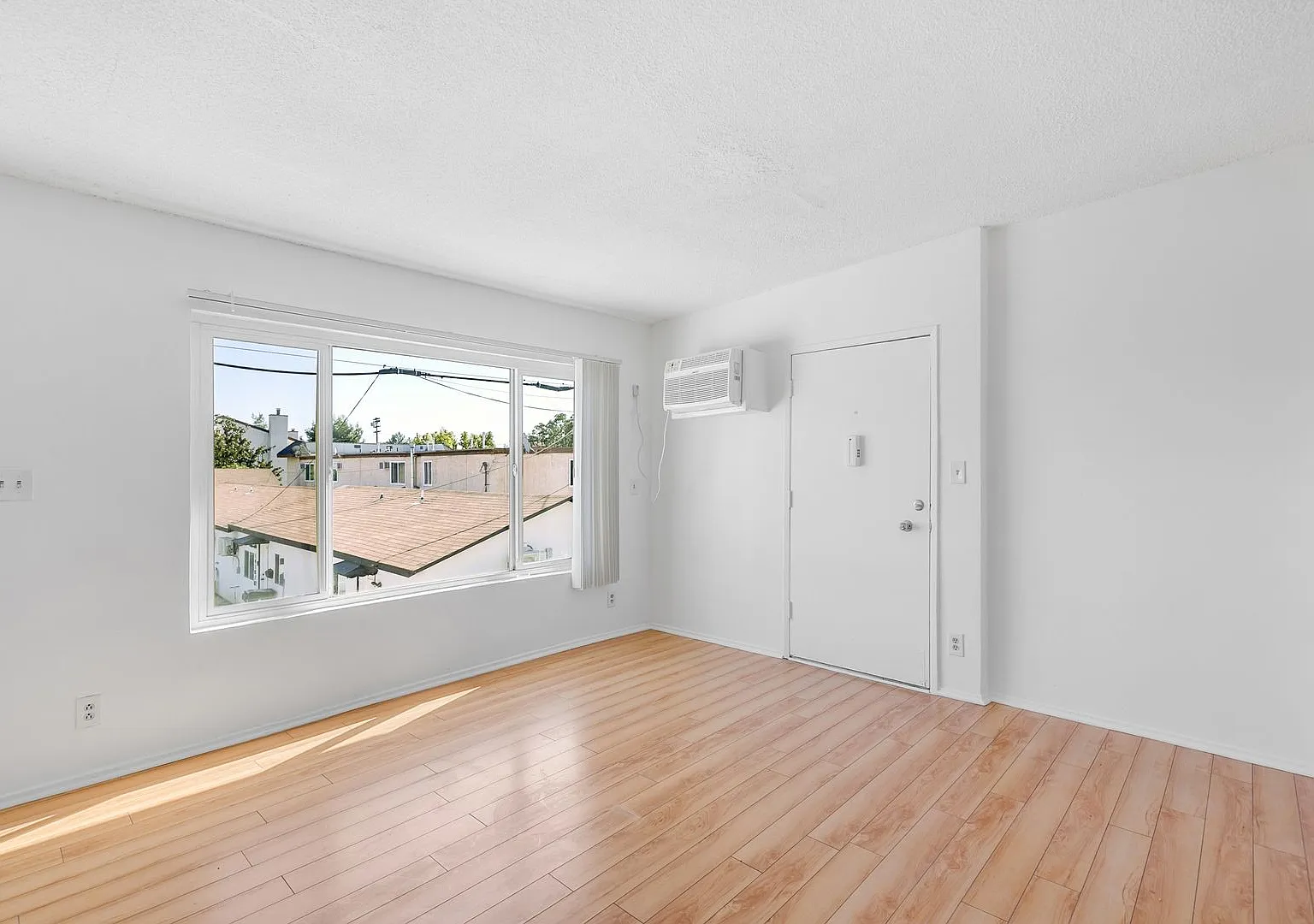 14106 Delano Street — Photo 2