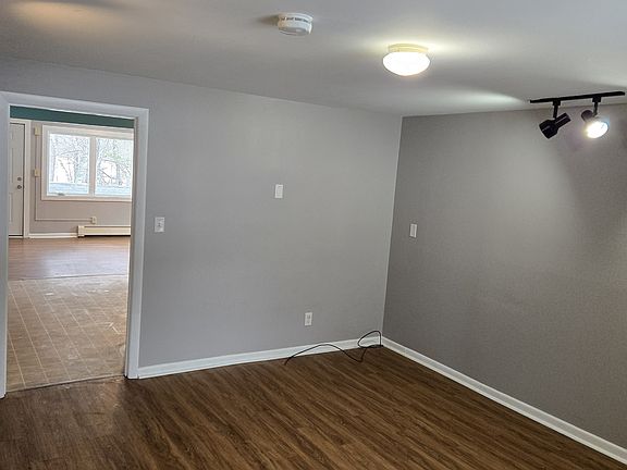 4th image of 242 Commercial St