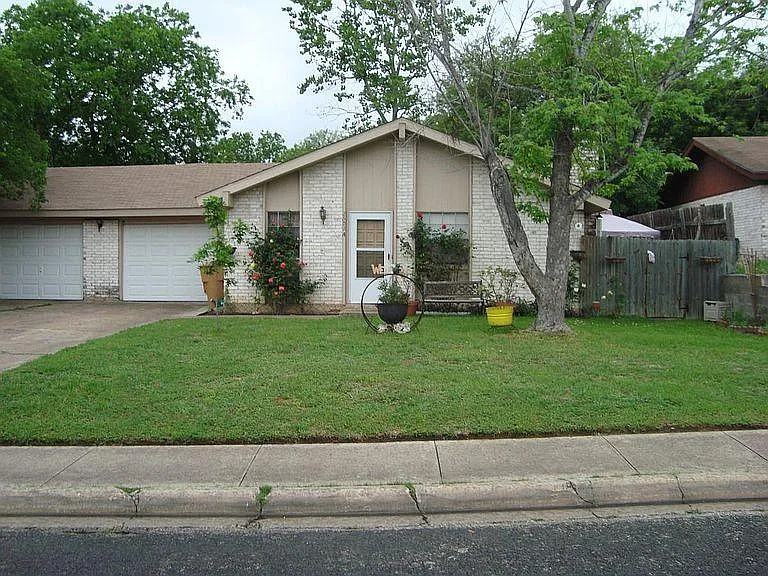 2 bed, 1060 sqft, $1,800 — Photo 1