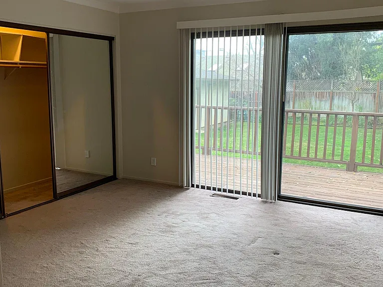 752 Edge Ln — Photo 21