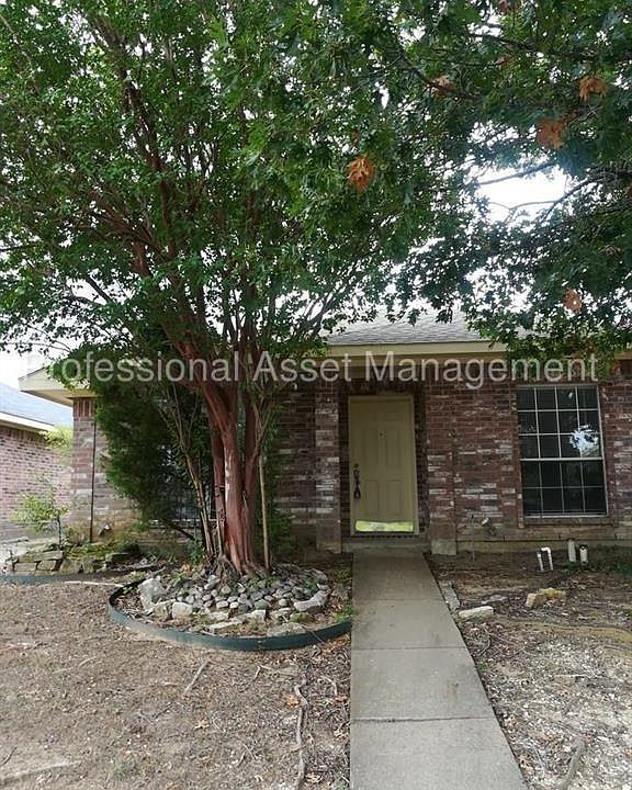 1st image of 940 Crestwood Dr