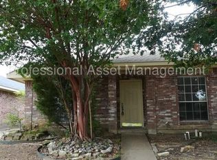 940 Crestwood Dr, Cedar Hill, TX 75104