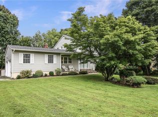10 Wartburg Pl, Valhalla, NY 10595