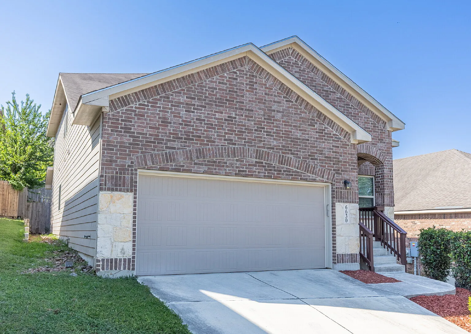 4 bed, 2.5 bath, 2611 sqft, $2,150 — Photo 3