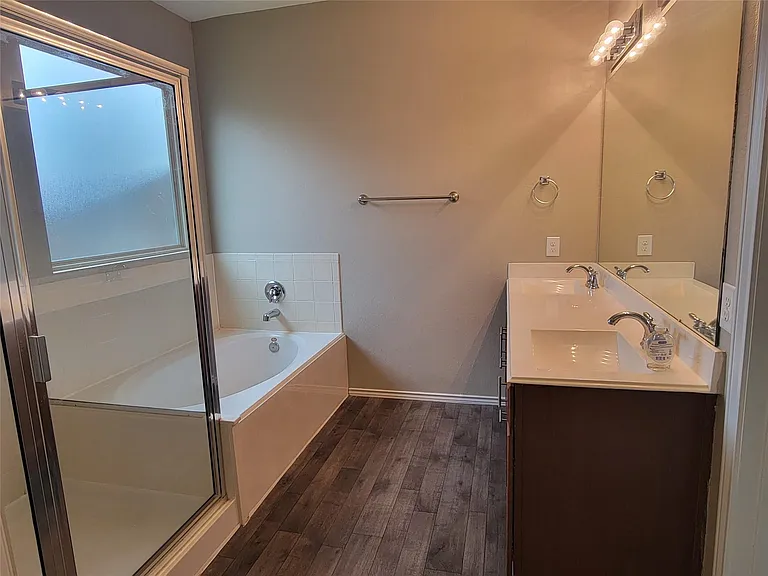 5426 Floral Valley Ln — Photo 14