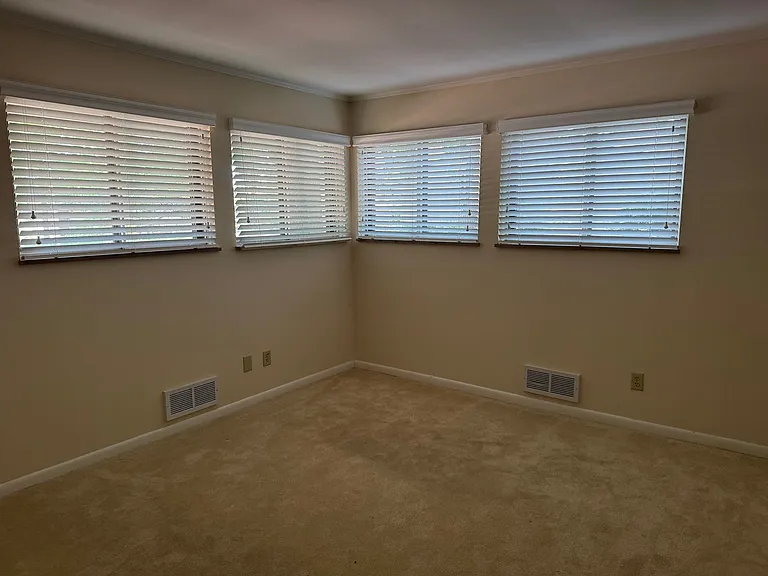 3134 Herrick Rd — Photo 13