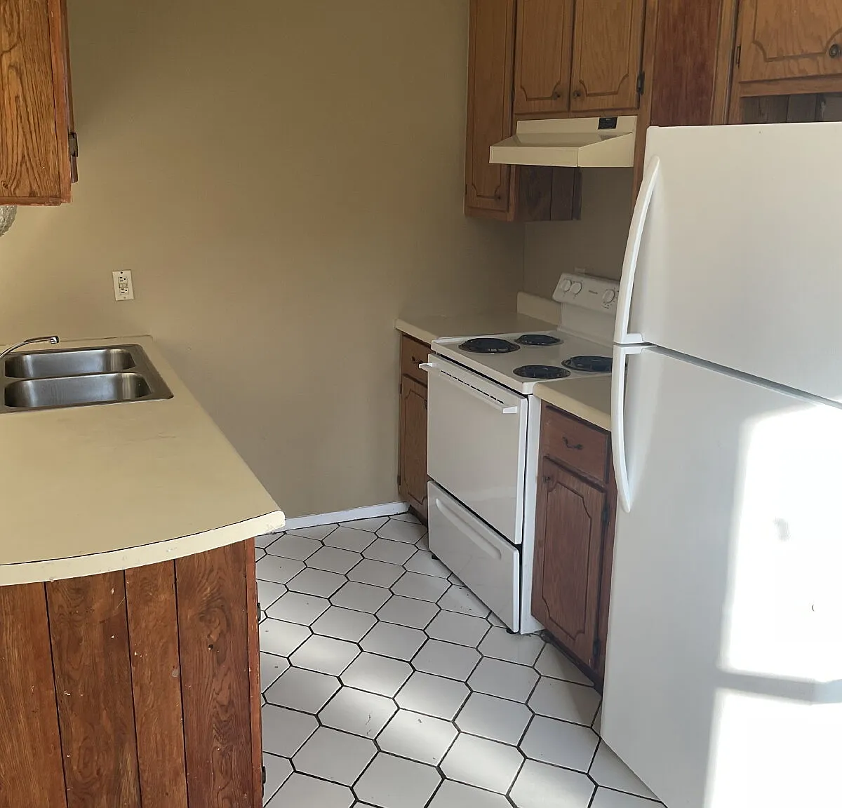 3 bed, 1.0 bath, 798 sqft, $750 — Photo 4