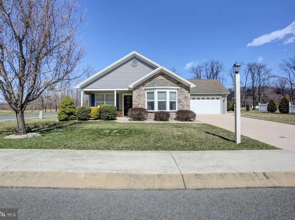 102 Colonial Ct, Shippensburg, PA 17257