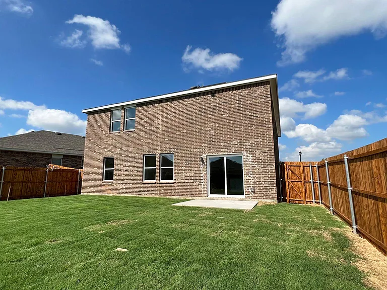 702 Camden Dr — Photo 35