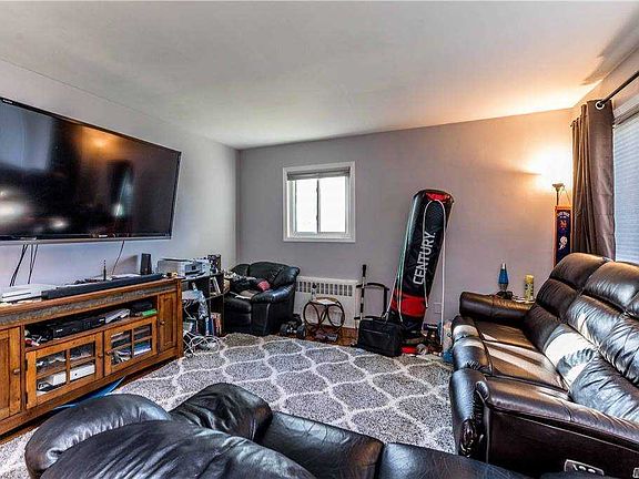 5th image of 141 Edmunton Dr #19