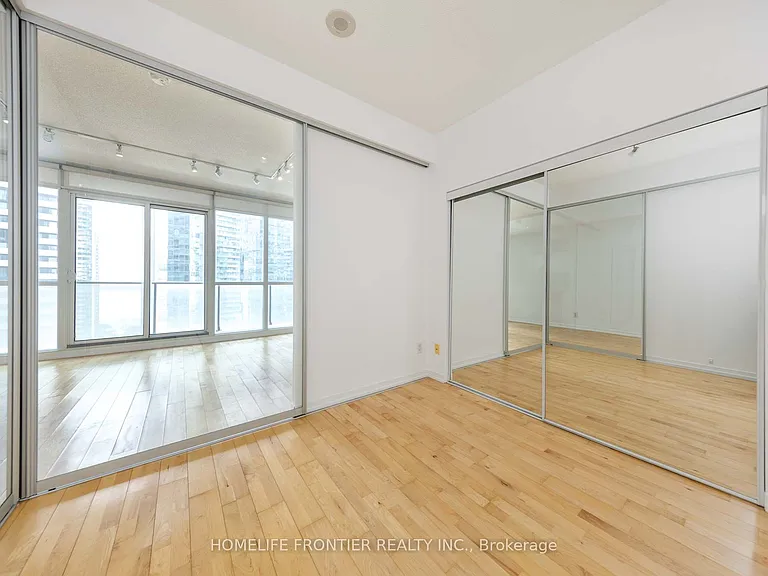 65 Bremner Blvd #2111 — Photo 16