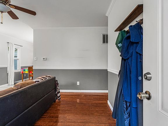 5th image of 1619 Clover Ln