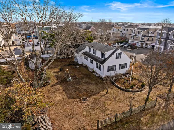25 W 16th St, Brant Beach, NJ 08008
