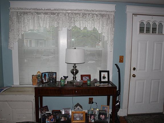 4th image of 181 Lexington Ave