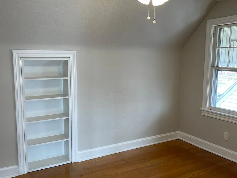 1321 Charleston Ave — Photo 12