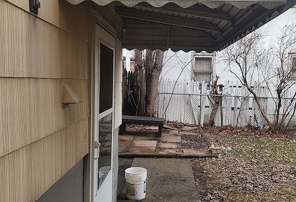 3rd image of 514 N Harris Rd #3