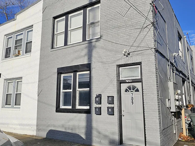 709 Adriatic Ave — Photo 18