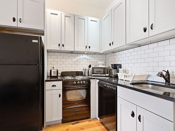 3rd image of 209 W 135th St APT 3F
