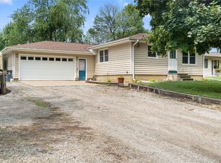 609 Sunrise Ct, Center Point, IA 52213
