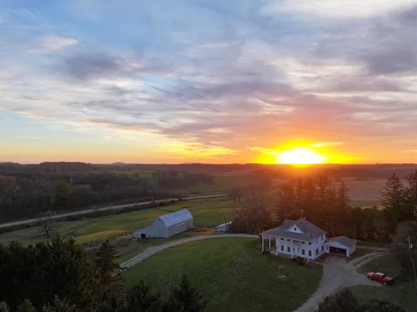 2498 County Rd E, Mineral Point, WI 53565