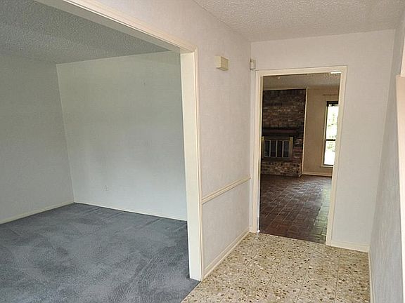2nd image of 2311 Maplecrest Dr