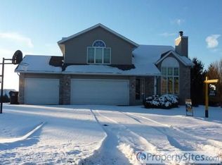 9351 Finns Xing, Roscoe, IL 61073