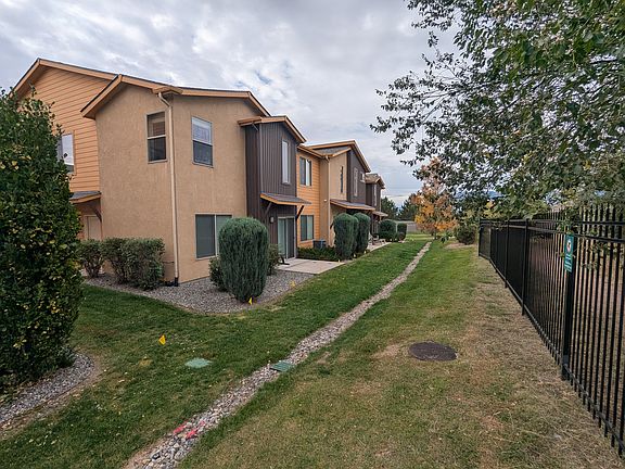 Common area. Back side of townhome