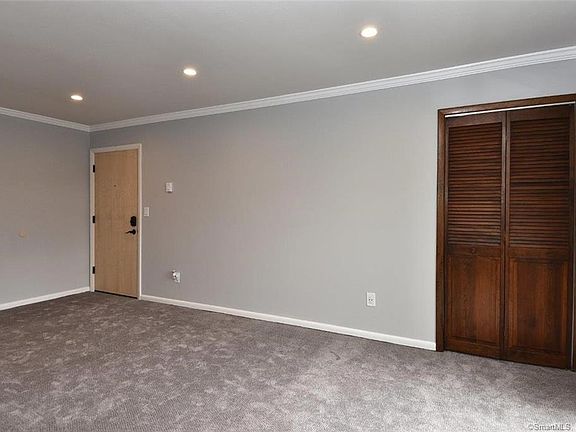 5th image of 201 Highview Ave APT F2