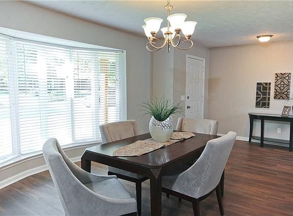 4th image of 751 Knollridge Dr
