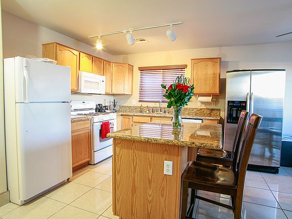 5200 Jewel Canyon Dr - 89122