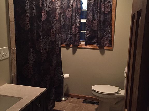 3rd image of 1122 Elm Dr