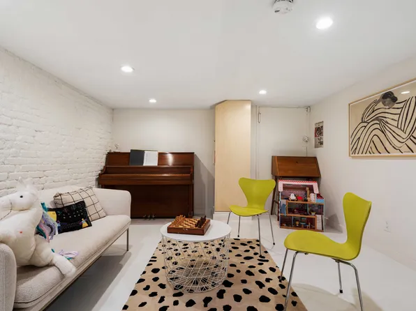 151 Lafayette Avenue image 20 of 24