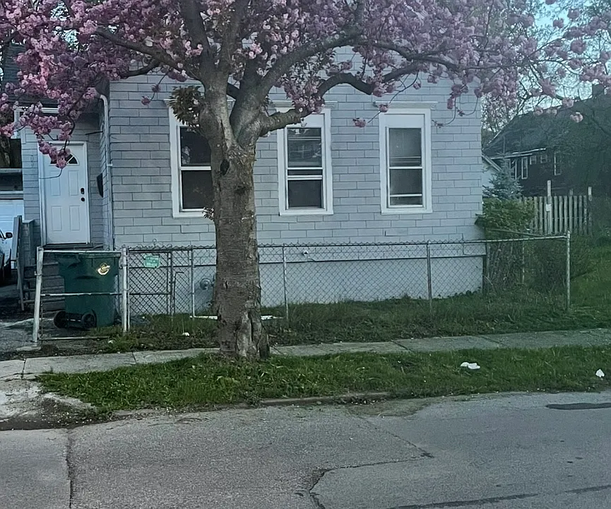 109 Evergreen St