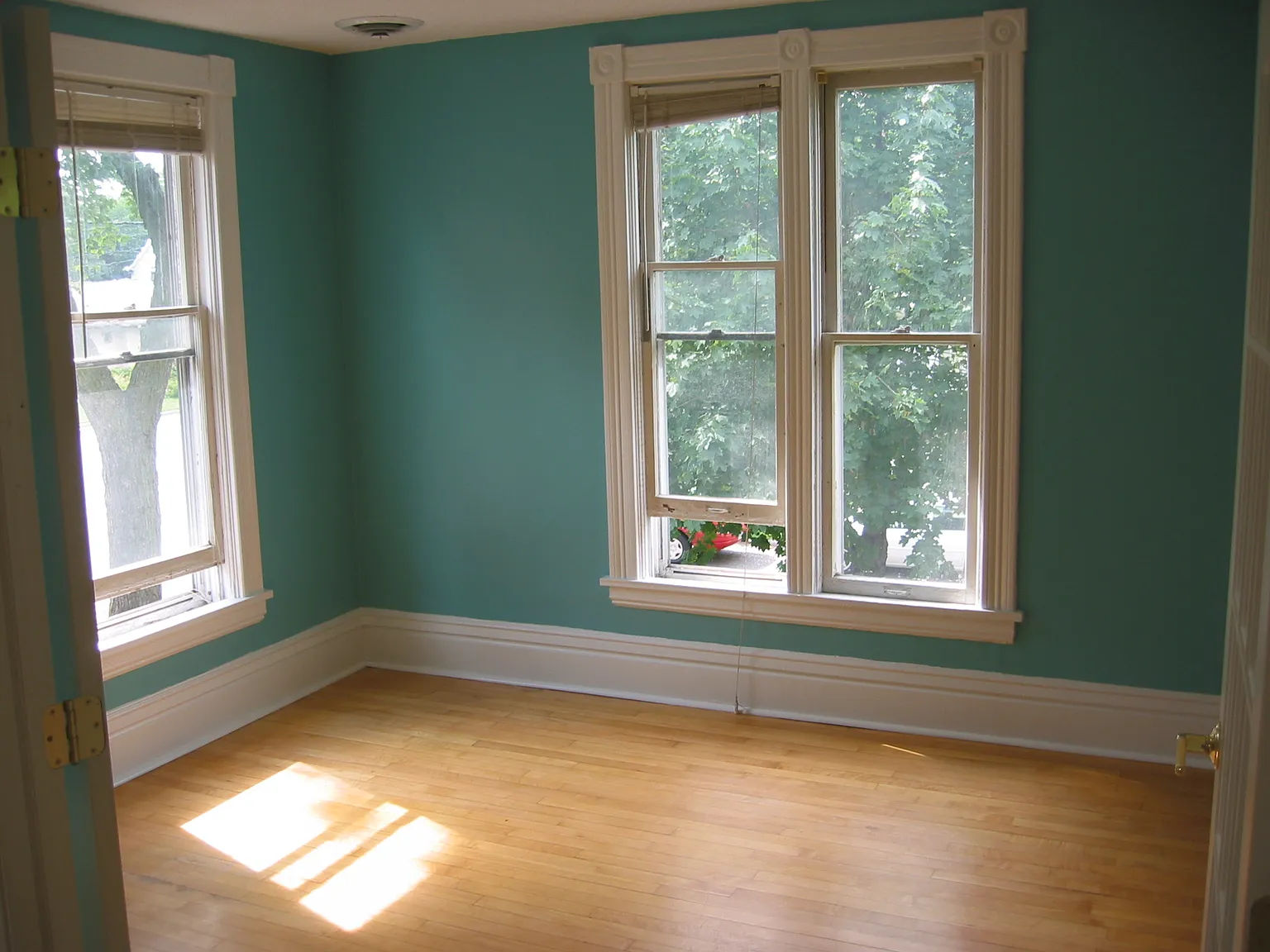 3 bed, 1200 sqft, $2,350 — Photo 3