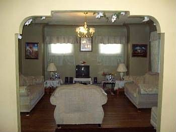 3rd image of 925 Eales Ave