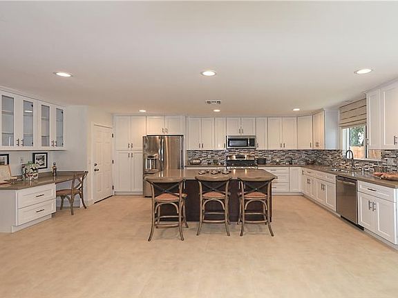 3rd image of 5929 Yarmouth Ave