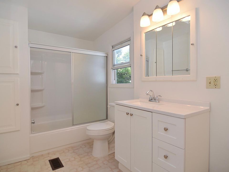 1st image of 22 Lamberton St #2