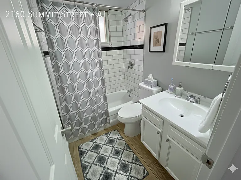 2160 Summit St #A1 — Photo 9