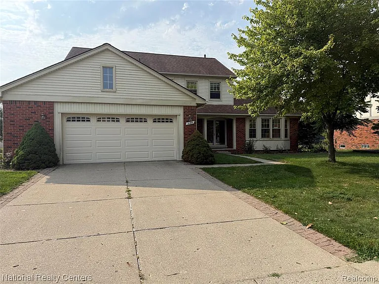 5164 Crowfoot Dr — Photo 2