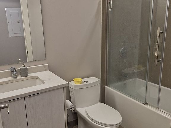 3rd image of 3610 Dixie Rd #402