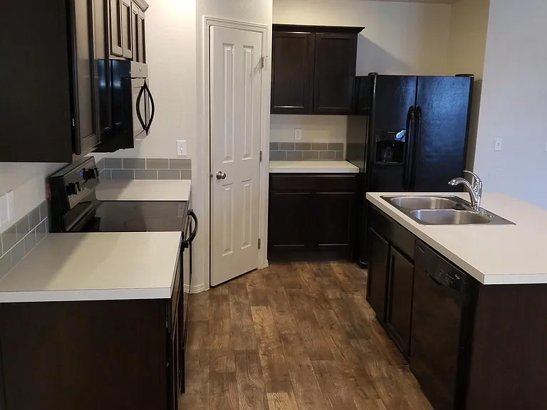 11465 Willamette Way — Photo 3
