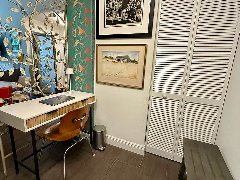 701 Mirror Lake Dr N #215 — Photo 10