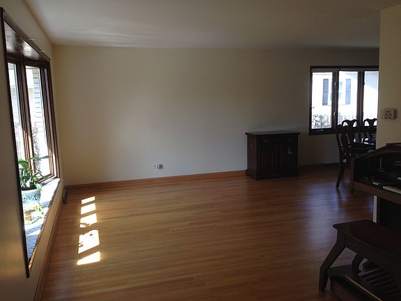 4th image of 731 Oakwood Dr