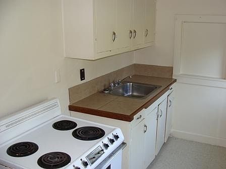 2nd image of 110 1/2 W Blanche St