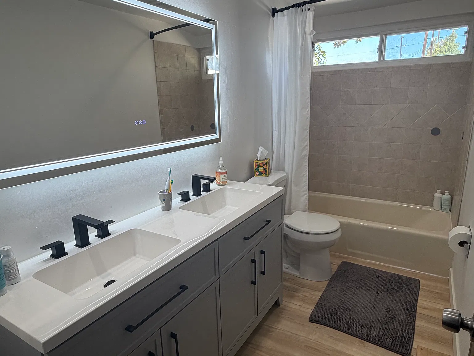 3 bed, 1400 sqft, $3,845 — Photo 1